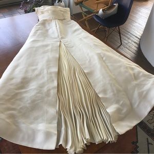 Vera Wang Silk Wedding Dress. Ivory silk charmeuse with rayon lining.